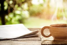 55岁退休女人的快乐，独处，存钱，运动，爱自己图片