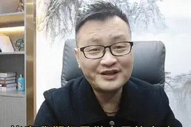 60岁老大爷炒股怒赚千万，迎娶20岁嫩模！图片