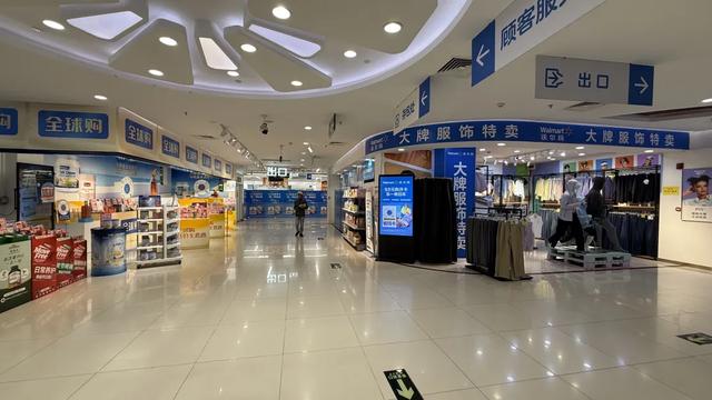 南宁虎丘嘉佑城有大动作?招牌拆掉广场上搭钢架,这是要做什么?