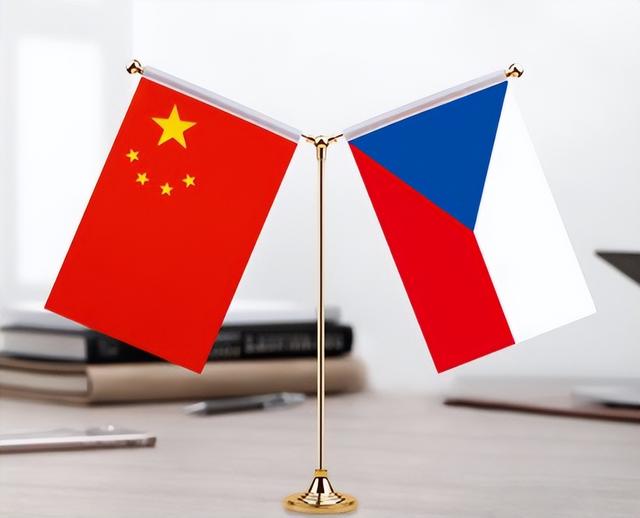 比立陶宛还“反华”？该国多次反华屡教不改，如今终于遭报应
