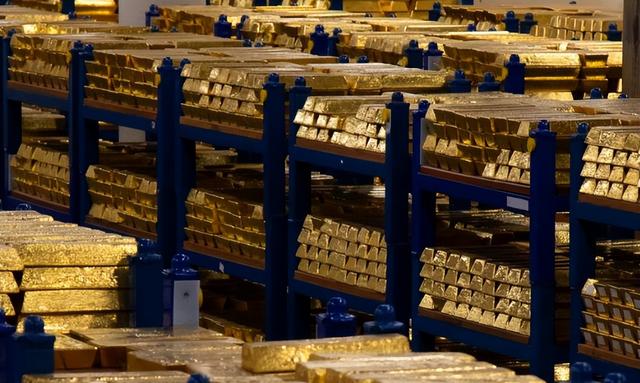 中国持续囤积黄金，美元主导地位出现裂缝，世界正在悄悄换规则