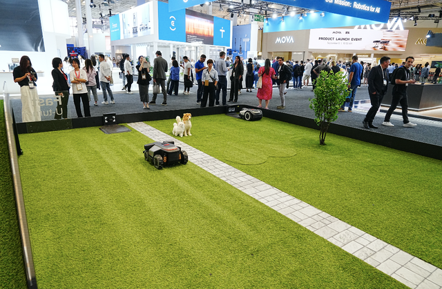 石头科技闪耀IFA2025 ，智能割草机系列新品首次惊艳亮相