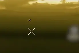 离谱！俄军苏-30SM超低空飞行，在黑海上空被便携防空导弹击落图片