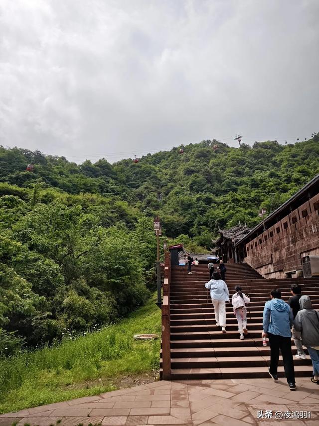 徒步瓦屋山,太艰难了,坚持下来不容易