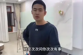 小松要跑了，小松看花花越看越不顺眼。花花三十了也不找个工作。图片