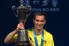 雨果首夺世界杯冠军，赛后采访三度哽咽，颁奖差点被“忽悠”图片