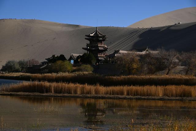 敦煌：大漠如画冬景迎客来