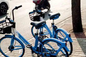 共享单车停车难的背后图片