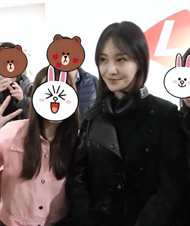 35岁郑爽近照曝光！形象管理失败	，彻底成了素人，在美日子舒坦了