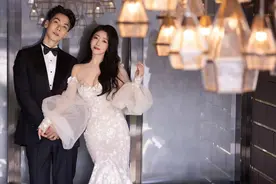 陈紫函戴向宇晒结婚8周年婚纱照 夫妻俩合体秀恩爱图片