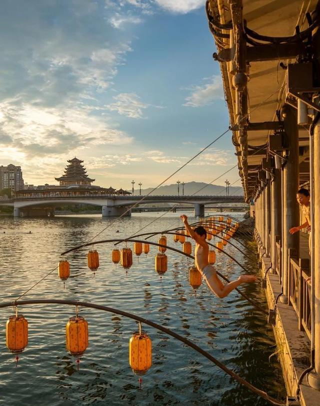 杭州人，去了宁波和温州，说句大实话：宁波人和温州人气质截然