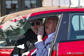 力挺马斯克！特朗普买了一辆红色特斯拉（8万美金，没有打折）图片