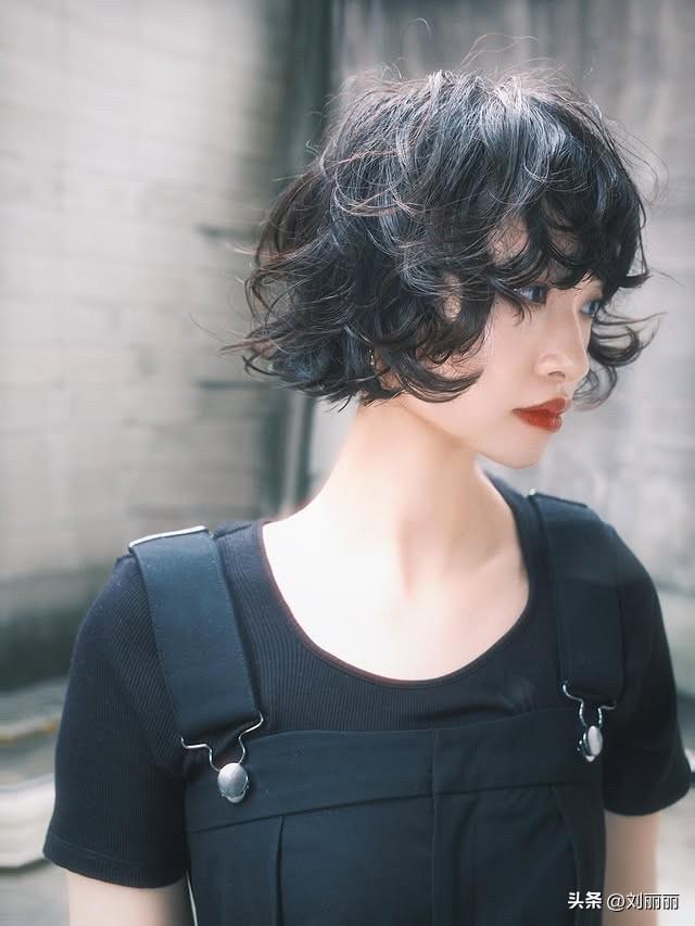 日系慵懒卷发：解锁松弛感，适配所有风格的氛围感神器