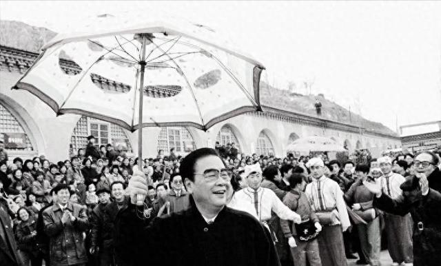 14年，李鹏坦白与周总理的真实关系：别人说我是他的养子，不正确