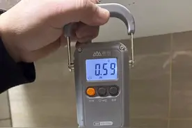 江苏女子买4只螃蟹花289元，绑螃蟹皮筋占76元？市监局回应图片