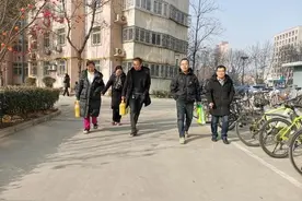 前行不忘老教师 浓情关怀暖人心图片