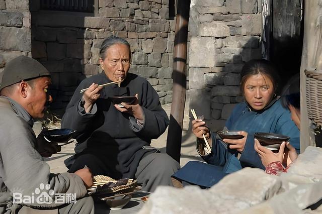 戏里又土又丑，戏外却是气质美女，“妈妈专业户”迟蓬让人敬佩