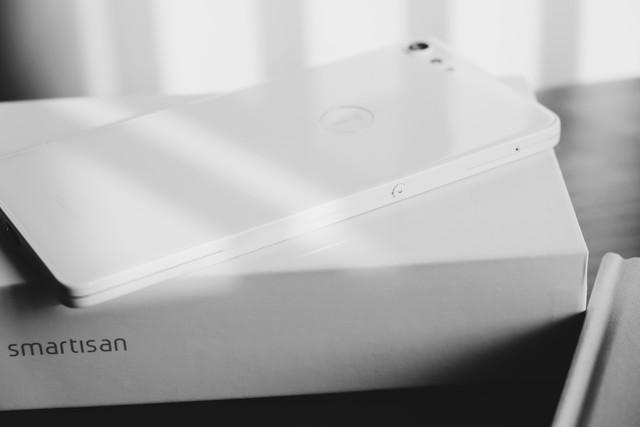 苹果折戟、小米观望：超薄手机为何“叫好不叫座”？