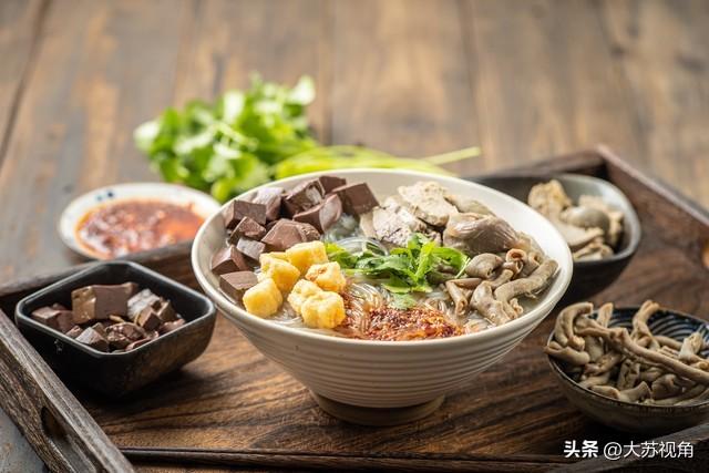 南京全国TOP10！外国游客疯狂打卡，除了鸭血粉丝汤，这些太引人