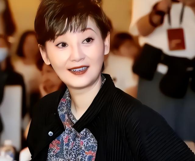 徐帆回应离婚5个月，冯小刚近况曝光，他的“小心思”再藏不住了