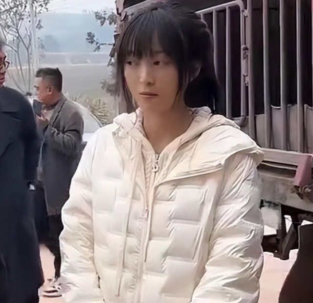 呆呆妹做梦没想到，杀猪宴收官仅1天， 一家人就走上大衣哥的老路