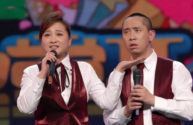 退出春晚解散公司	，被“综艺”开除，44岁贾玲近况曝光，面相变了