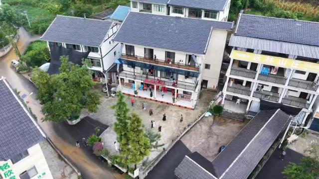 市县联动·清凉一夏丨娄山关景区，凭什么让游客“来了不想走，住了还想来”？