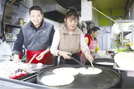 从街边小摊到自己的门店，从年收入千元到月收入过万元——南阳一对灌饼夫妻的奋斗故事图片