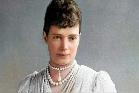 沙俄末代皇太后：外出度假躲过灭门之祸，死后78年归国和丈夫合葬图片