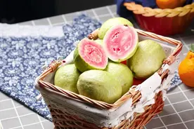 芭乐果的皮和籽能吃吗？芭乐果的最佳吃法：保留皮和籽的营养秘诀图片