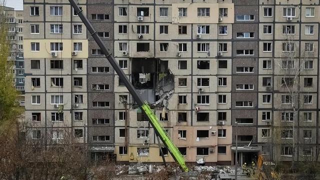 俄军发动破纪录空袭！503次轰炸重创乌全境，能源命脉遭重创