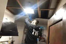 2021年，厦门一租客换灯泡，吓得报警，吊顶里竟藏着12年前的秘密图片