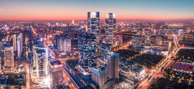 中国一城市是八大铁路枢纽，被誉为铁路心脏，这里能到任何城市
