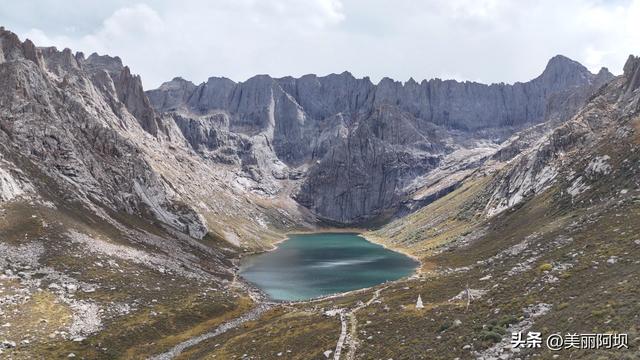 国庆中秋假期第三天，莲宝叶则景区迎来客流小高峰