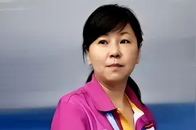 执掌中国跳水队26年，看到郭晶晶当裁判，才明白她的“老谋深算”图片