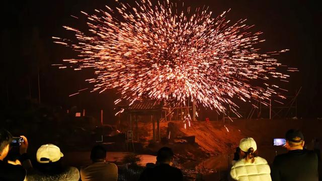 桂林：首届非遗千灯游园，光影艺术璀璨盛宴！