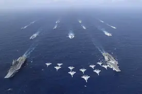 震撼！中国双航母战斗群，首次同框，688个垂发，排水量30万吨图片