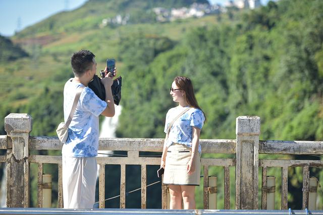 兴义：桥旁赏落日 桥上瞰山河 桥下观飞瀑 解锁立体化旅游新模式