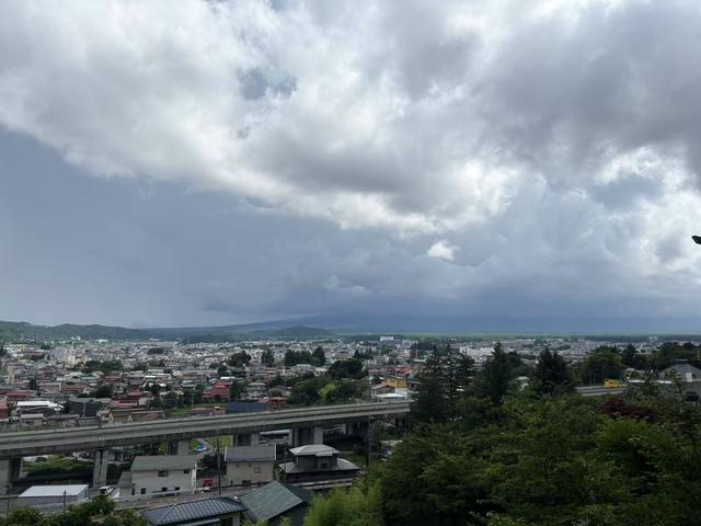 富士山下，谁能凭爱意要富士山私有