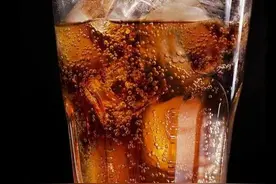 喝可乐能缓解晕车？还能治疗头痛？一文解析！图片