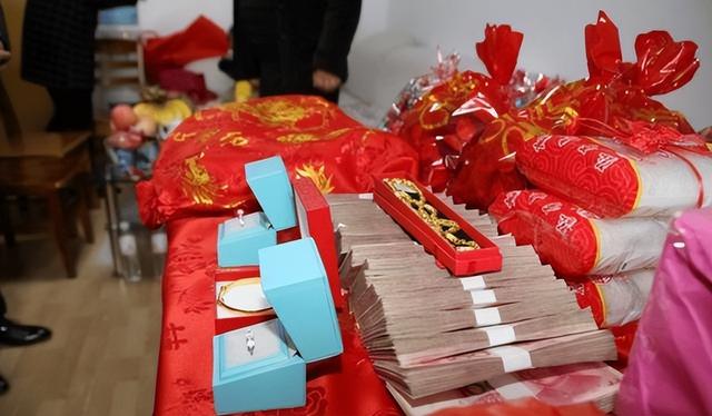 发现了吗？凡是结婚不主动要彩礼的女方家庭，一般都是如下几种