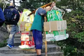 泰山挑山工:传承与奋斗的象征图片