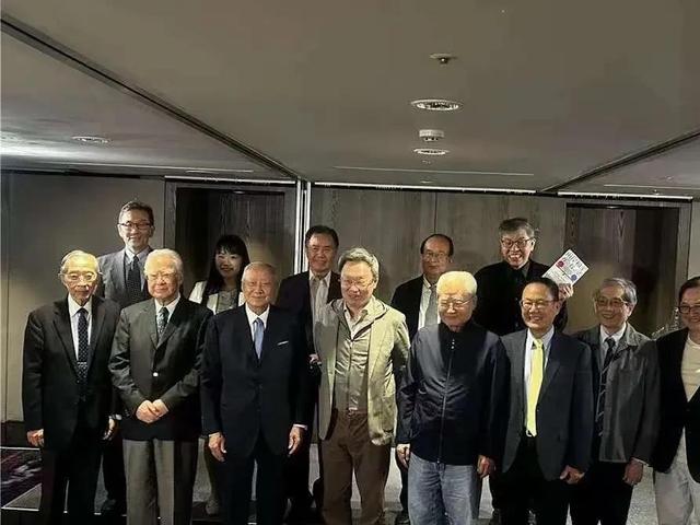 起风了，郑丽文即将登机，翁晓玲先行抵达，蓝营提出两岸新主张