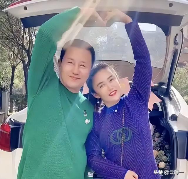 不听赵本山劝告	，离婚再娶“女儿闺蜜	”，王长贵向同龄岳父母拜年