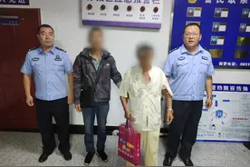八旬大爷骑电动车探亲迷路，幸遇他们帮忙图片