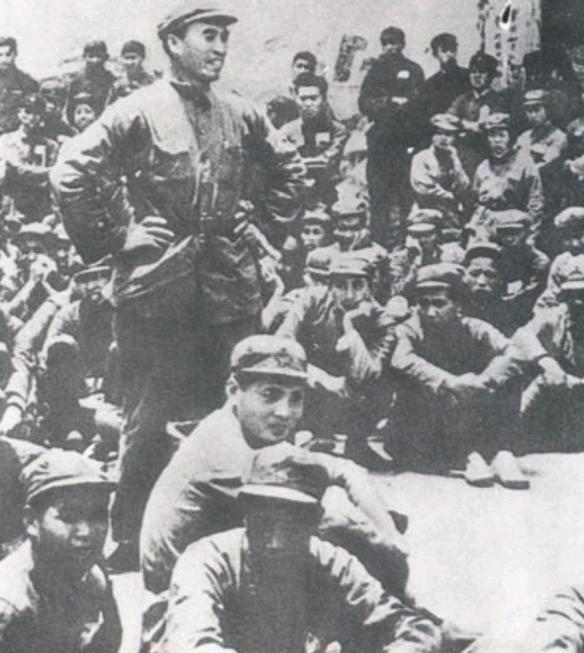 1949年彭德怀大笑走进会场，突然怒吼：把主席身边的“猪头”搬走