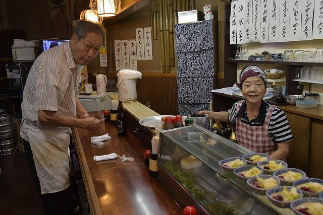 中美日三国平均寿命对比：日本84岁、美国79岁，中国令人意外