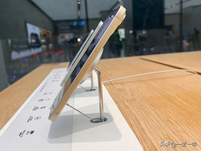 iPhone 17 Pro Max与AirPods Pro 3来袭，博主表示必买