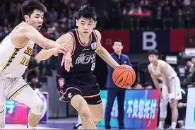 广州龙狮CBA季后赛8进4赛程确定，4月19日19点35分迎战新疆队图片