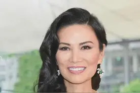 邓文迪：相貌平平的传奇女人，离婚6年还能拿走前夫268亿，她凭啥图片